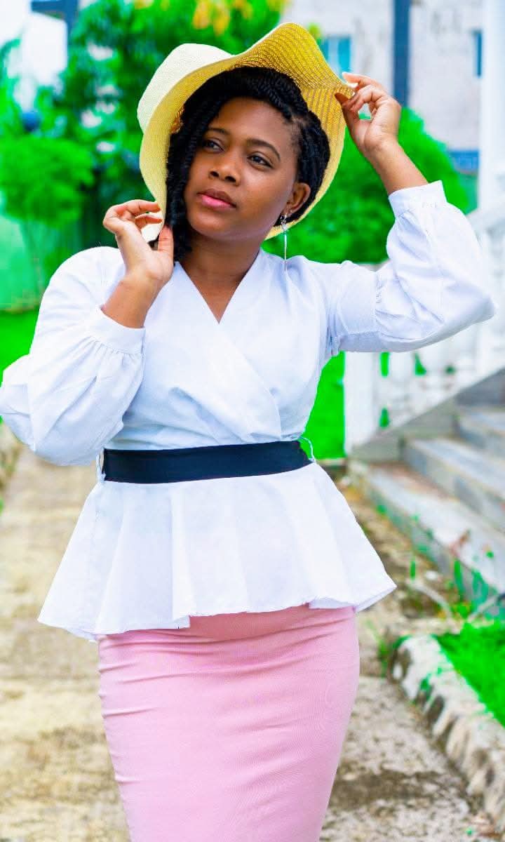 Korina KAJ — Portrait professionnel